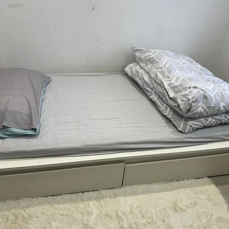 Single Room Canvey Island エクステリア 写真