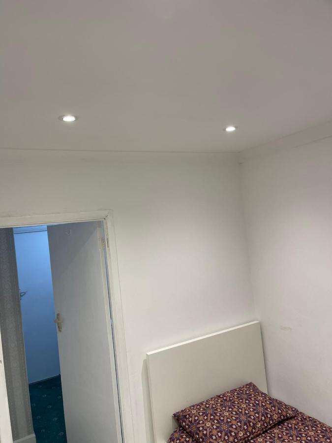 Single Room Canvey Island エクステリア 写真