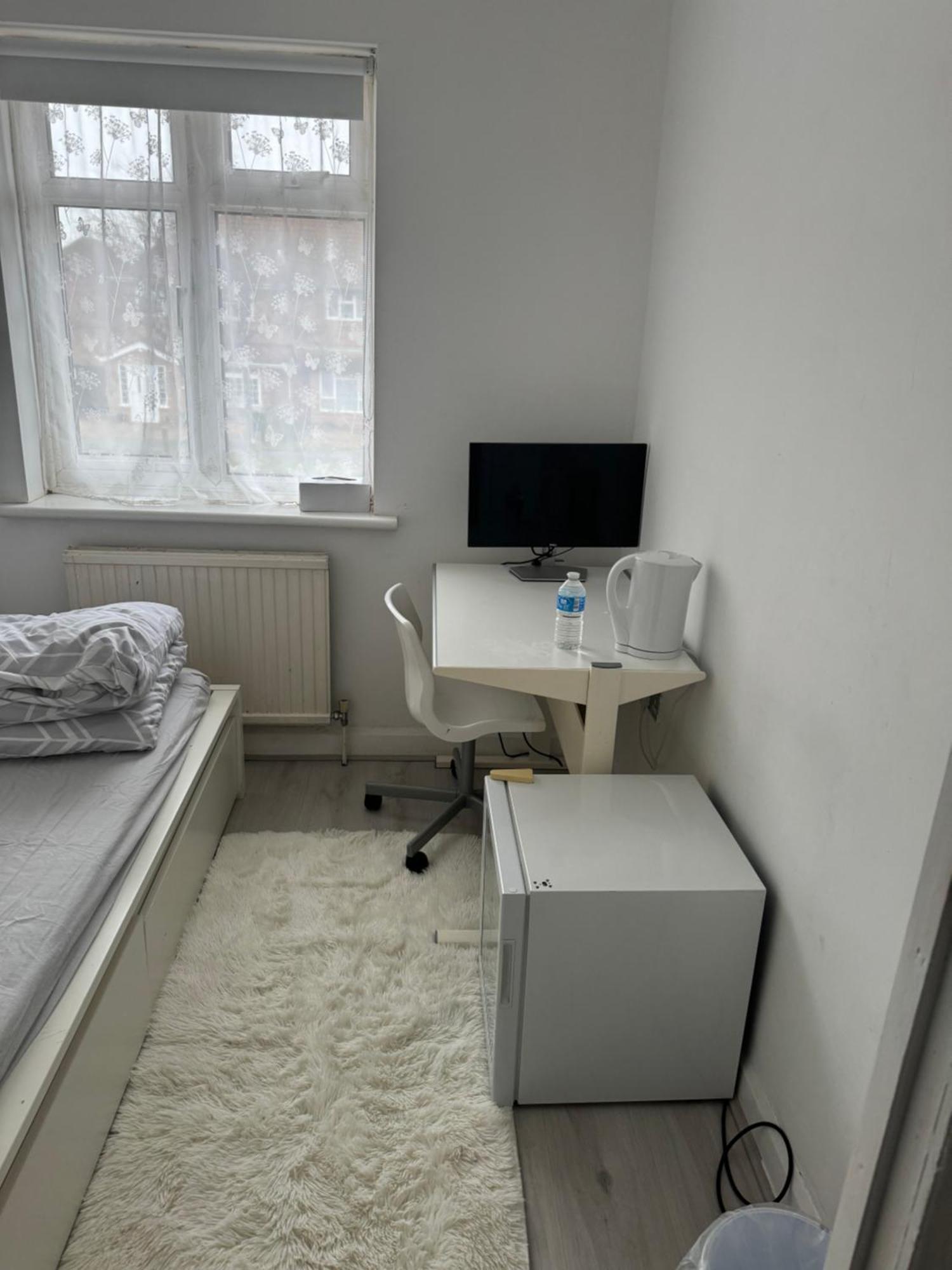 Single Room Canvey Island エクステリア 写真